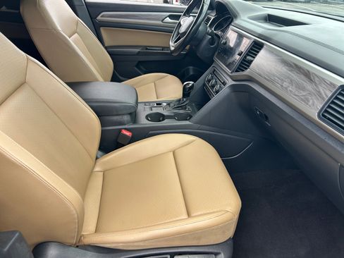 Used 2020 Volkswagen Atlas Cross Sport SE FWD image 18