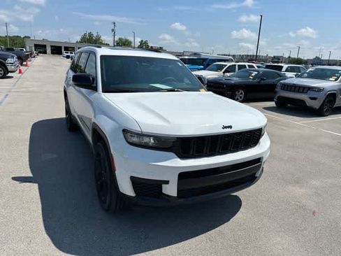 Used 2023 Jeep Grand Cherokee L Laredo AWD/4WD image 24