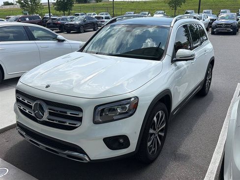 Used 2023 Mercedes-Benz GLB 250 image 2