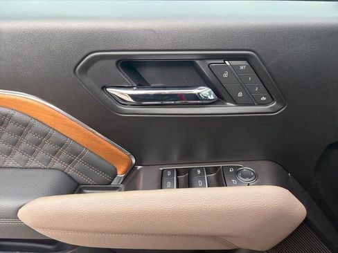 Certified 2025 GMC Canyon Denali AWD/4WD image 4