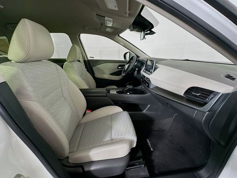 Used 2023 Nissan Rogue SV FWD image 29