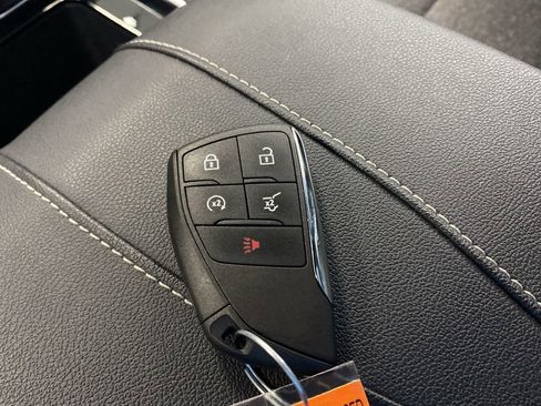 Used 2025 Chevrolet Traverse LT image 33