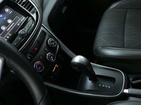 Certified 2022 Chevrolet Trax LT w/ LT Convenience Package image 20