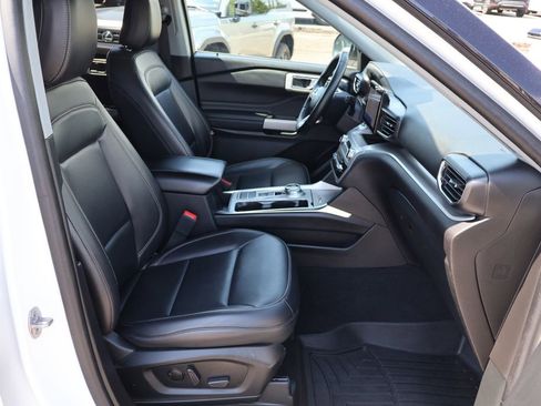Used 2023 Ford Explorer XLT w/ Equipment Group 202A RWD image 27