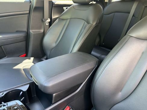Used 2025 Kia Sportage EX w/ Premium Package FWD image 21