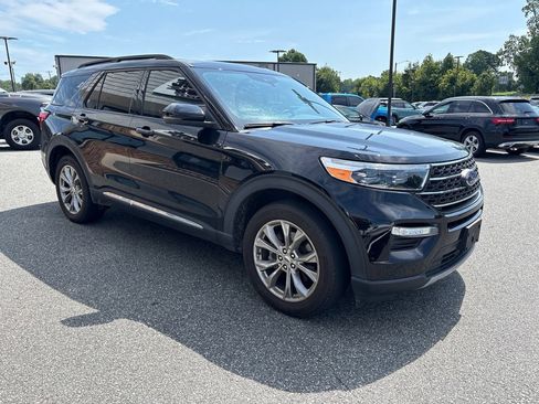 Used 2023 Ford Explorer XLT w/ Equipment Group 202A AWD/4WD image 10