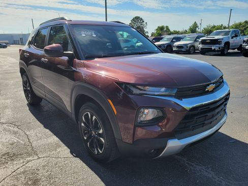 Certified 2023 Chevrolet TrailBlazer LT w/ Convenience Package FWD image 3