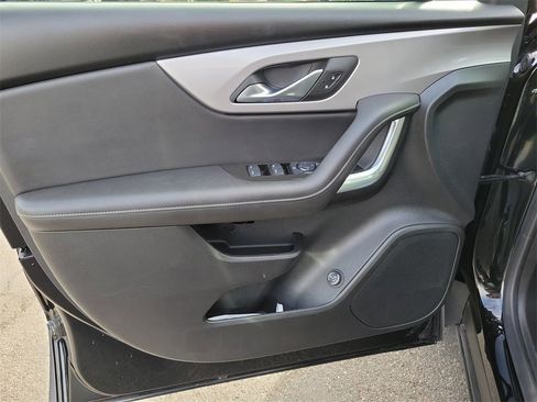 Used 2025 Chevrolet Blazer LT w/ Convenience Package image 21