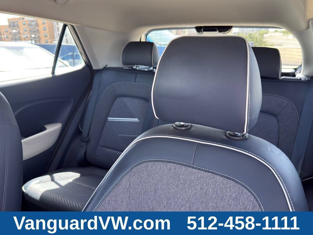 Used 2022 Hyundai Venue Limited FWD image 10