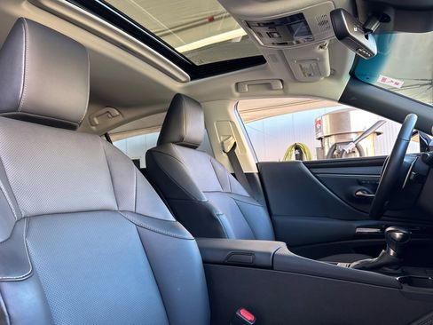Used 2024 Lexus ES 350 w/ Premium Package FWD image 25