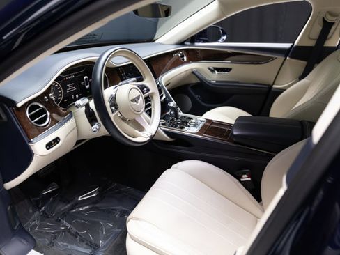 Used 2021 Bentley Flying Spur W12 image 44