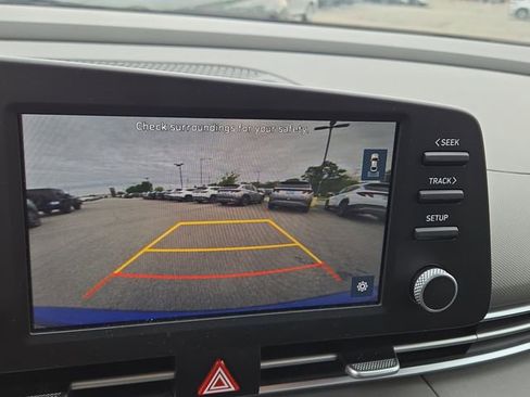 Used 2023 Hyundai Elantra SEL FWD image 11