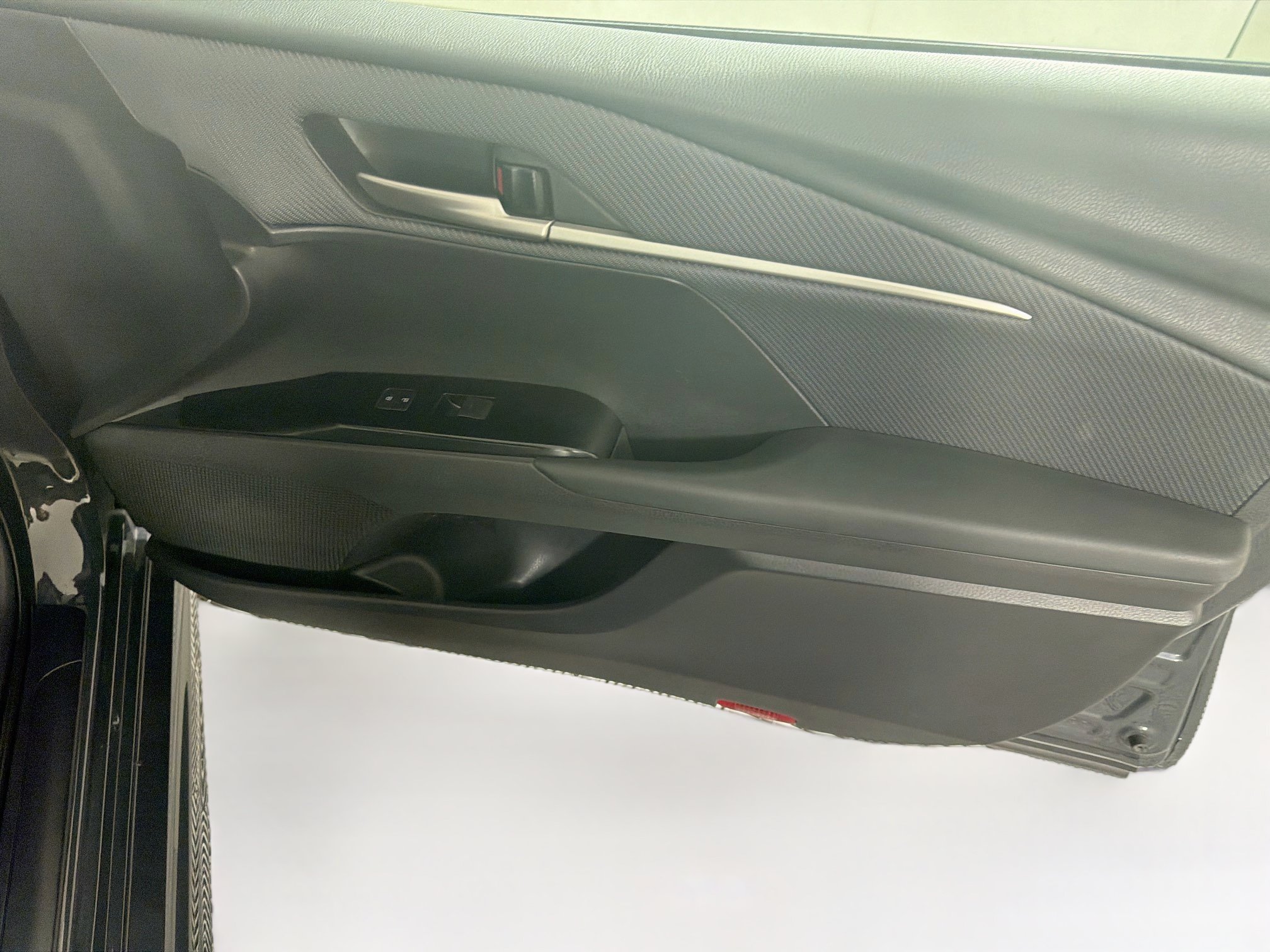 Used 2025 Toyota Camry SE FWD image 29