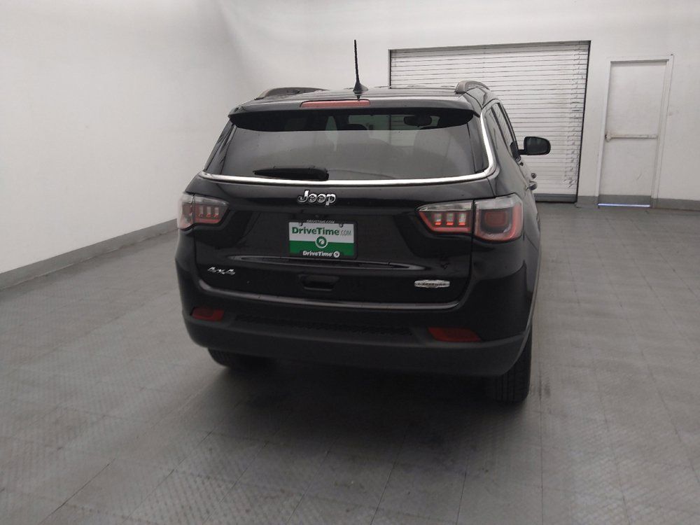 Used 2019 Jeep Compass Latitude w/ Cold Weather Group AWD/4WD image 7