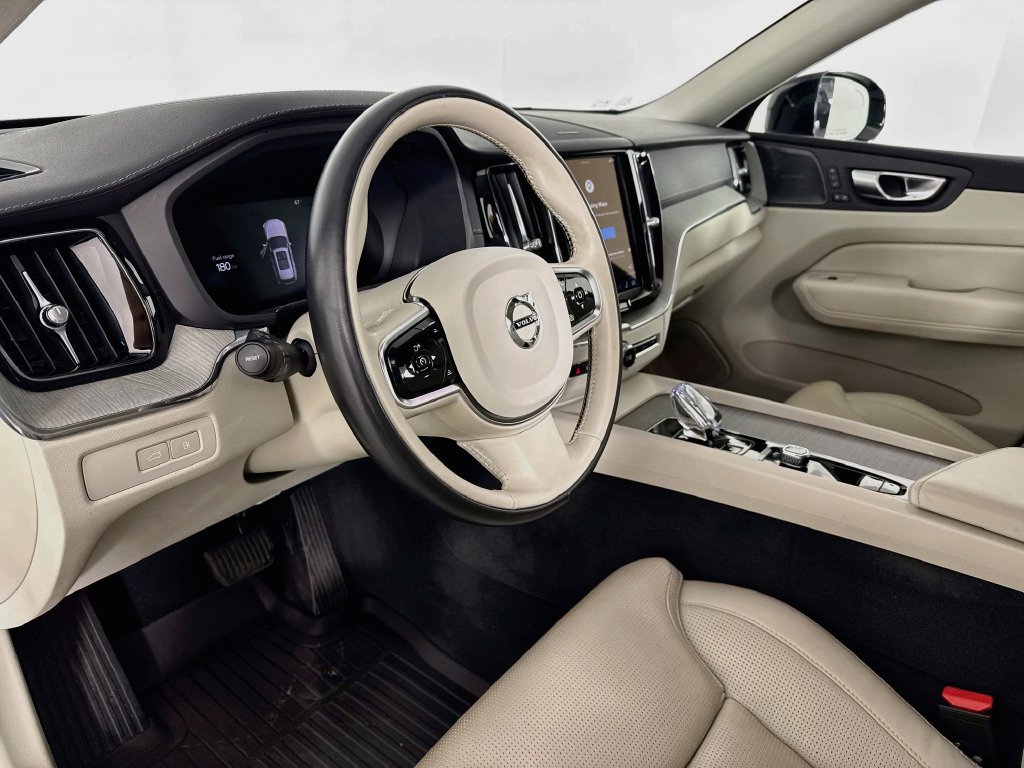 Used 2024 Volvo XC60 T8 Ultimate w/ Climate Package AWD/4WD image 4