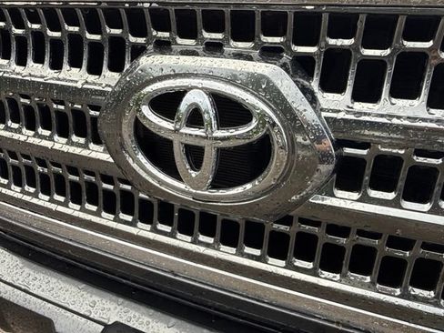 Used 2017 Toyota Tacoma TRD Sport AWD/4WD image 19