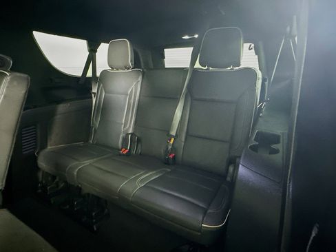 Used 2024 GMC Yukon XL SLT image 30