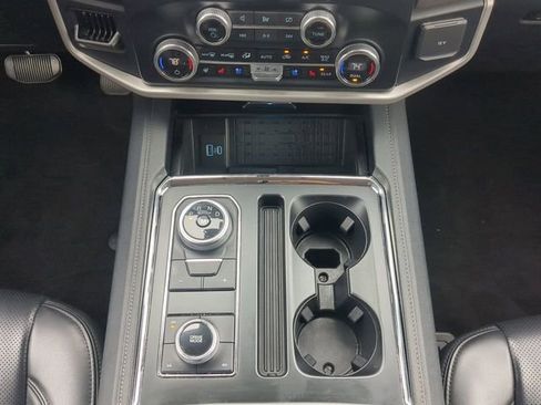 Used 2024 Ford Expedition Max XLT image 23