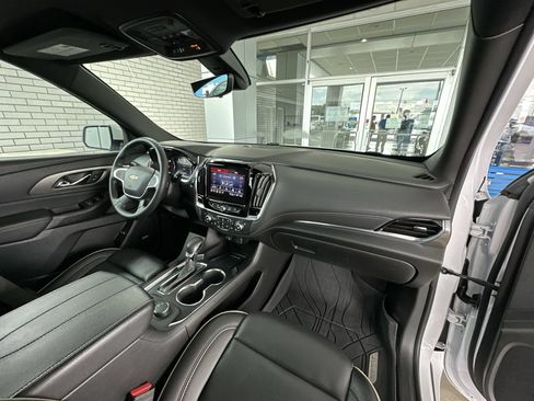Certified 2023 Chevrolet Traverse Premier FWD image 30