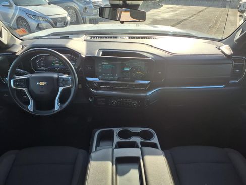 Used 2025 Chevrolet Silverado 1500 LT AWD/4WD image 3