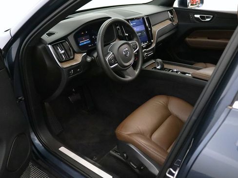 Used 2022 Volvo XC60 B5 Momentum AWD/4WD image 15