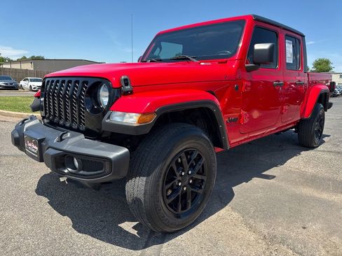 Used 2022 Jeep Gladiator Sport AWD/4WD image 3