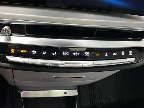 New 2025 Cadillac Lyriq Luxury image 21