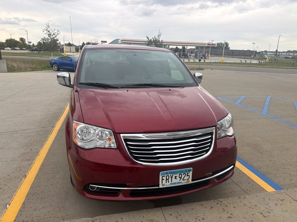 Used 2015 Chrysler Town & Country Touring-L w/ Driver Convenience Group FWD image 10