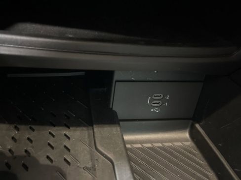 Used 2026 Chrysler Pacifica Limited FWD image 33