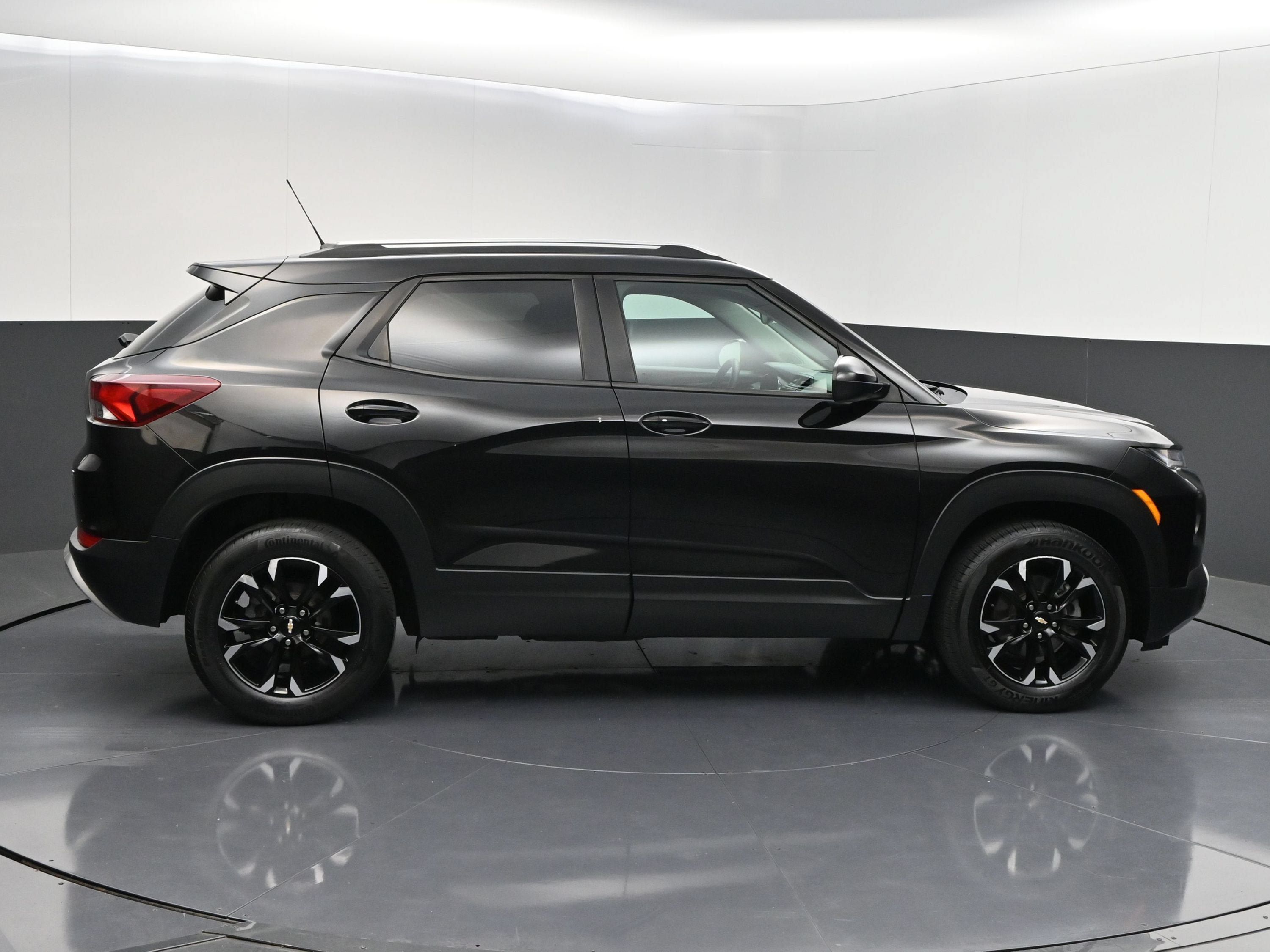 Certified 2021 Chevrolet TrailBlazer LT w/ Premium Seating Package AWD/4WD image 9