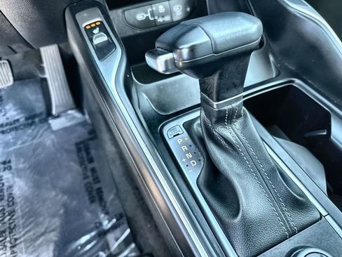 Used 2024 Kia Sorento S image 23