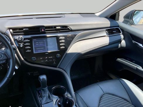 Used 2020 Toyota Camry SE FWD image 7