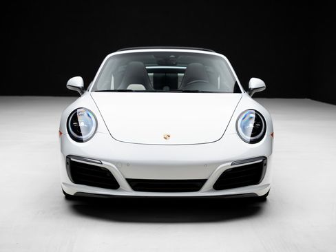Used 2019 Porsche 911 Targa 4S image 8