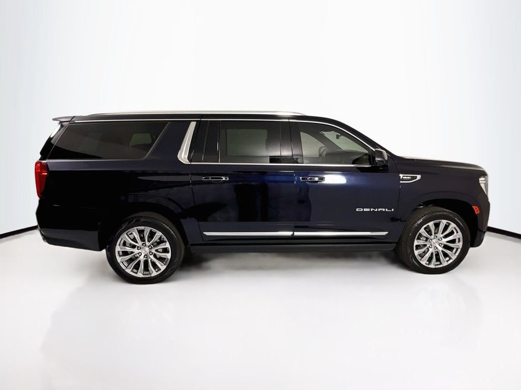 Used 2023 GMC Yukon XL Denali w/ Denali Reserve Package AWD/4WD image 4