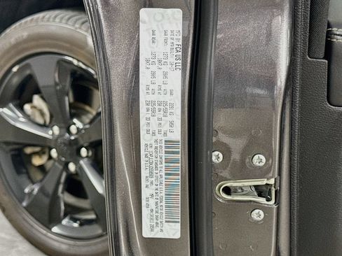 Used 2018 Jeep Cherokee Latitude w/ Altitude Package FWD image 30