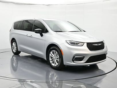 New 2026 Chrysler Pacifica Select