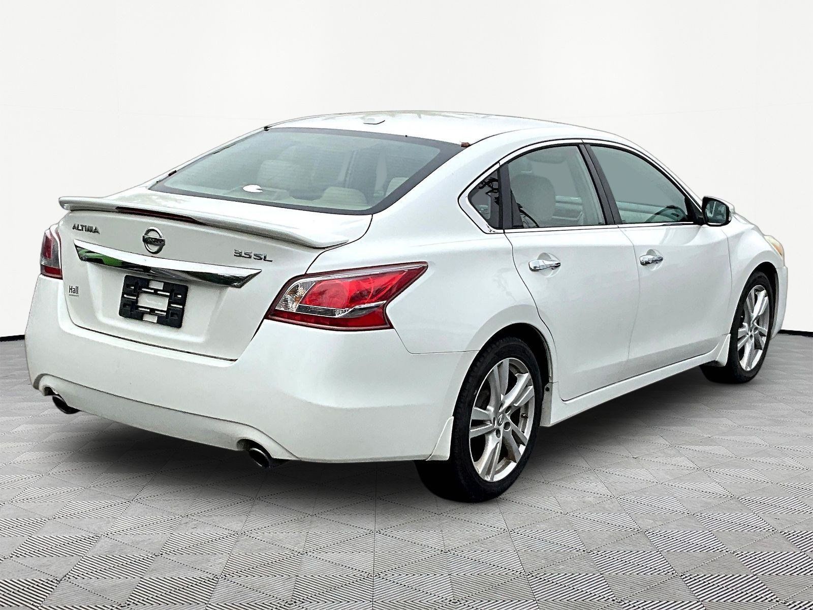 Used 2013 Nissan Altima 3.5 SL w/ Technology Pkg FWD image 6