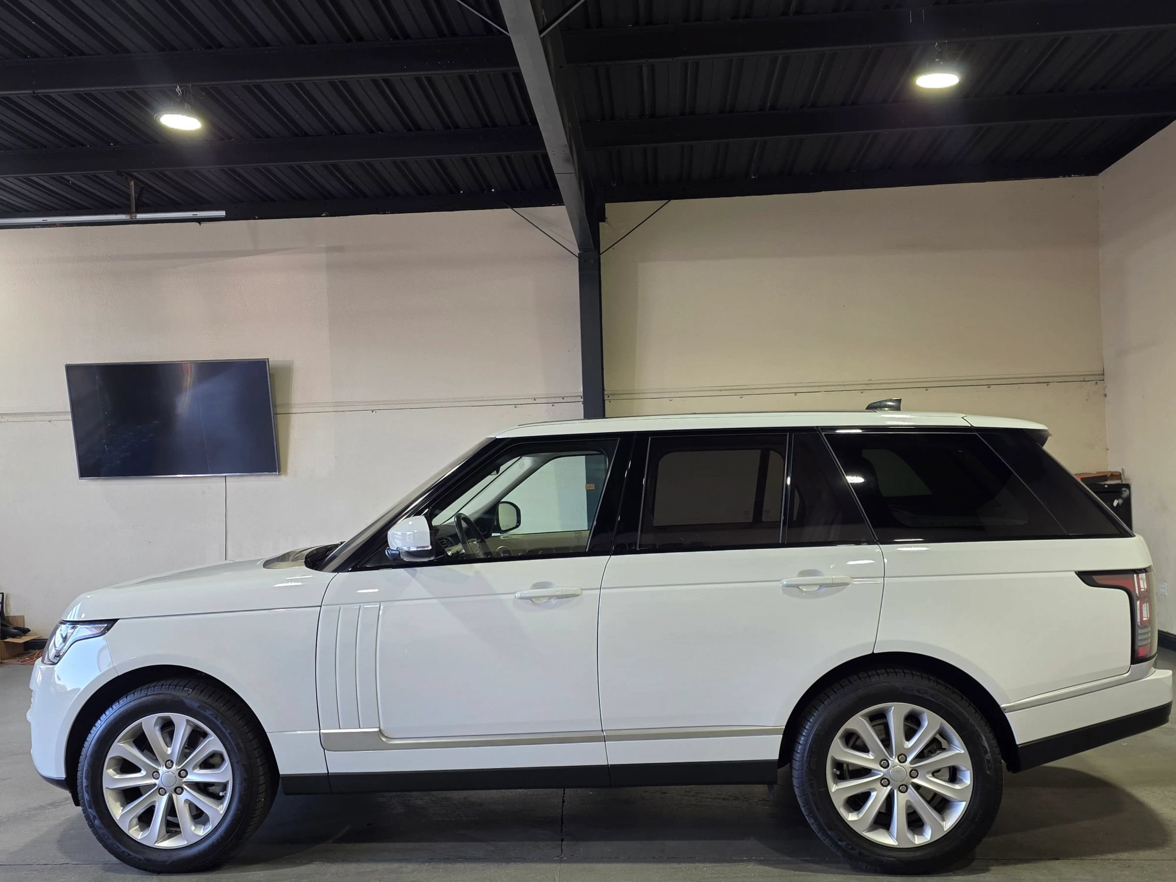Used 2017 Land Rover Range Rover HSE AWD/4WD image 8