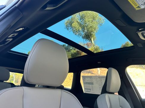 New 2026 Volvo XC60 B5 Plus w/ Climate Package AWD/4WD image 13