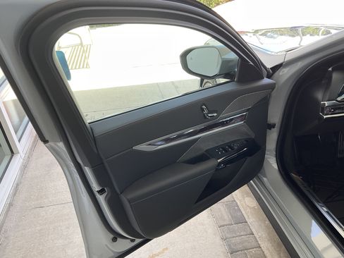 New 2026 BMW 740i w/ Executive Package RWD image 8