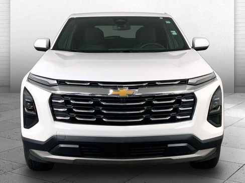 Used 2026 Chevrolet Equinox LT FWD image 2