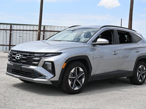 Used 2025 Hyundai Tucson SEL FWD image 2