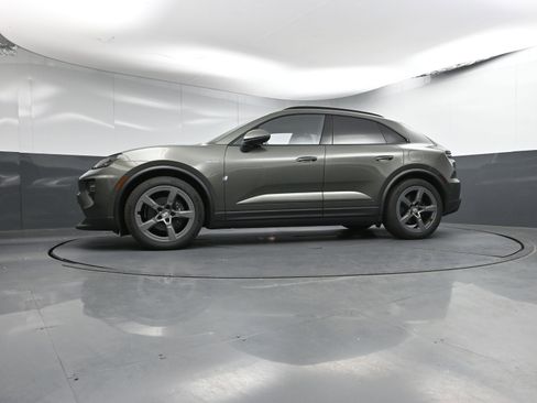 Certified 2025 Porsche Macan 4 Electric image 34