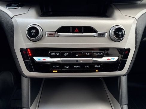 Used 2023 Ford Explorer XLT image 25