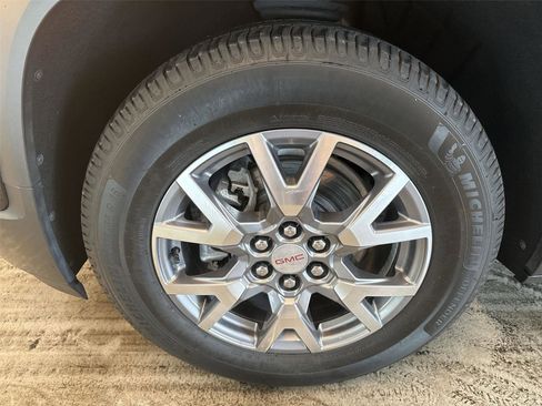 Used 2021 GMC Acadia SLT w/ Technology Package AWD/4WD image 18