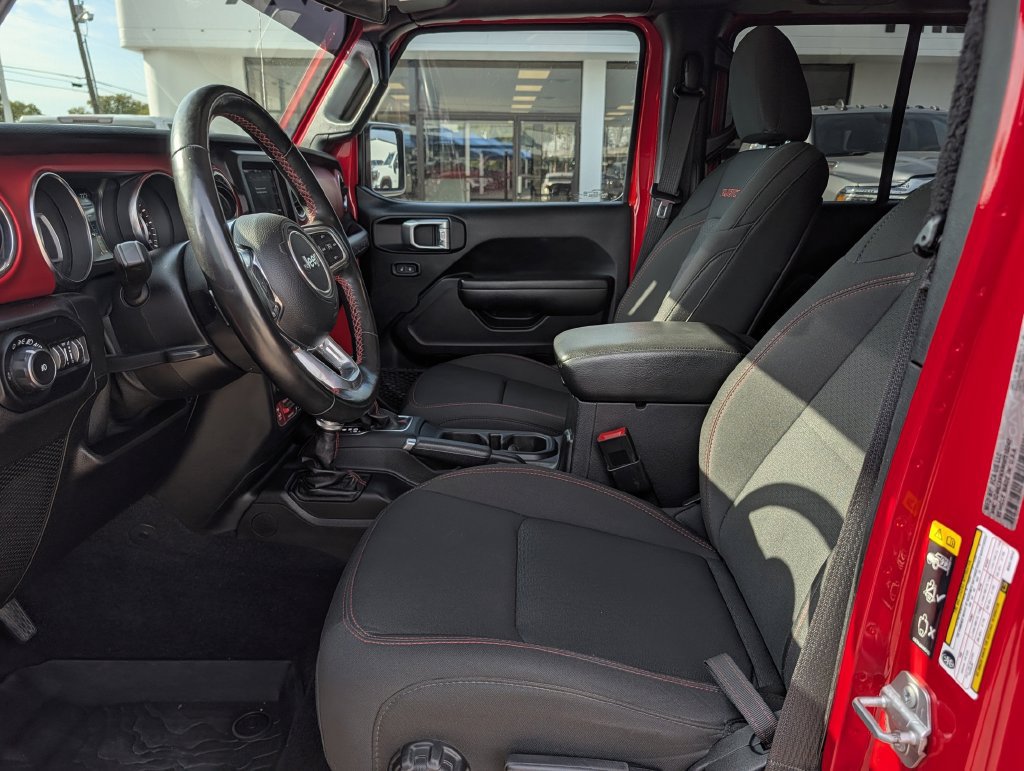 Used 2021 Jeep Wrangler Unlimited Rubicon w/ Cold Weather Group AWD/4WD image 26