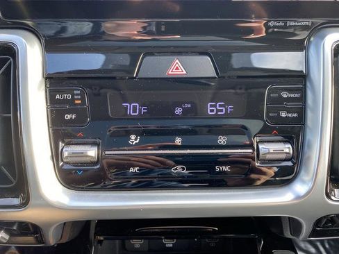 Certified 2022 Kia Sorento SX image 23