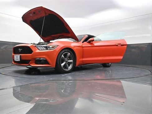 Used 2015 Ford Mustang Convertible w/ Equipment Group 051A image 27