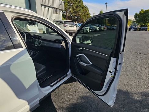 Used 2023 Audi Q3 2.0T Premium Plus w/ Premium Plus Package image 10