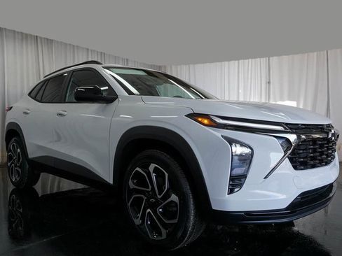 New 2026 Chevrolet Trax RS w/ Driver Confidence Package image 2